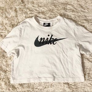 Nike Cropped Tee